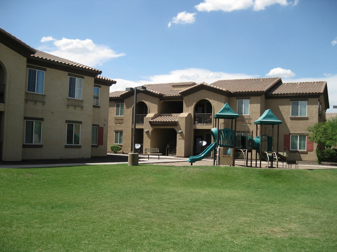 Shared outdoor space at Topaz Pointe.