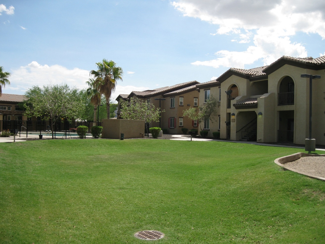Shared outdoor space at Topaz Pointe.