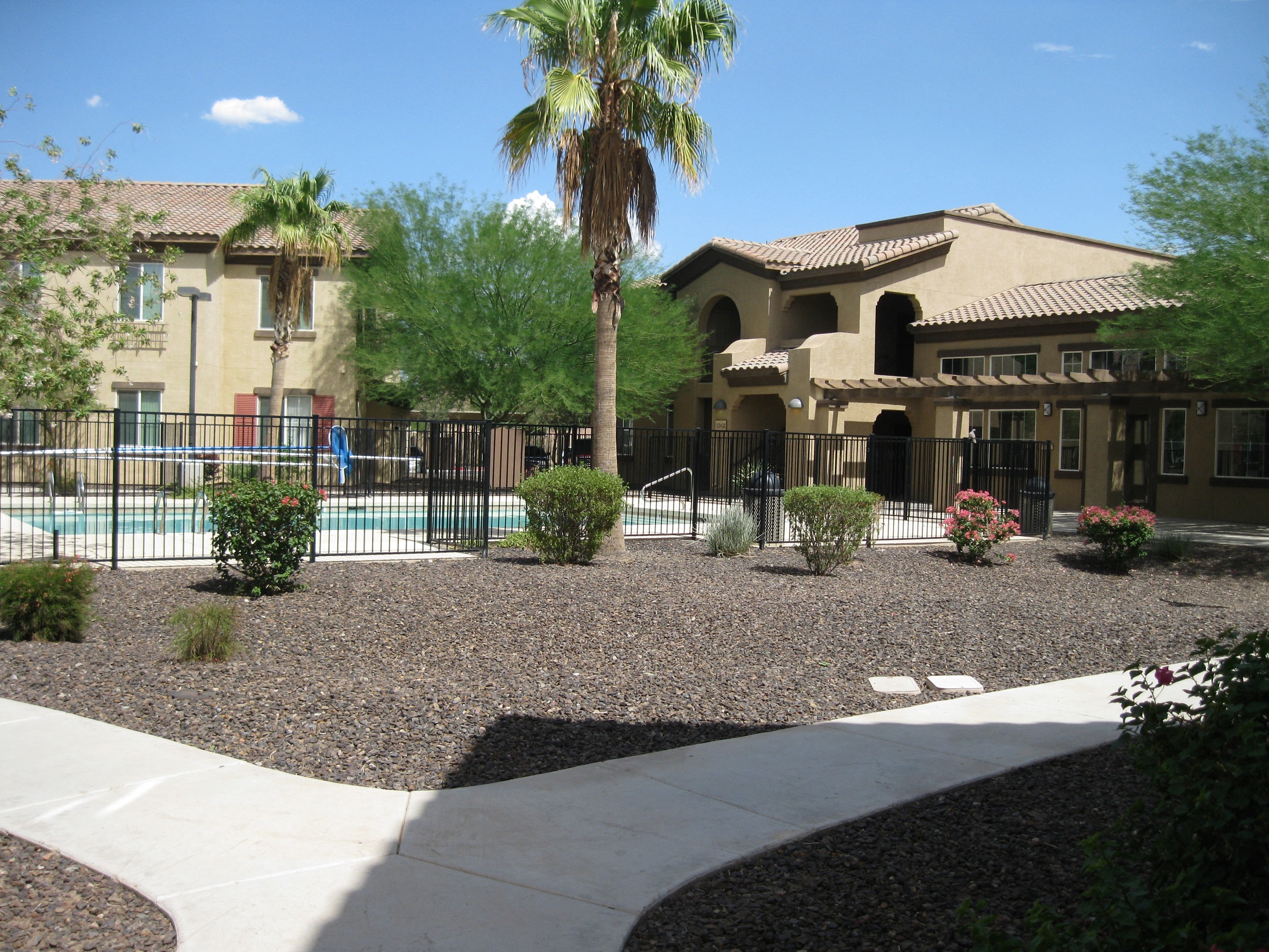 Shared outdoor space at Topaz Pointe.