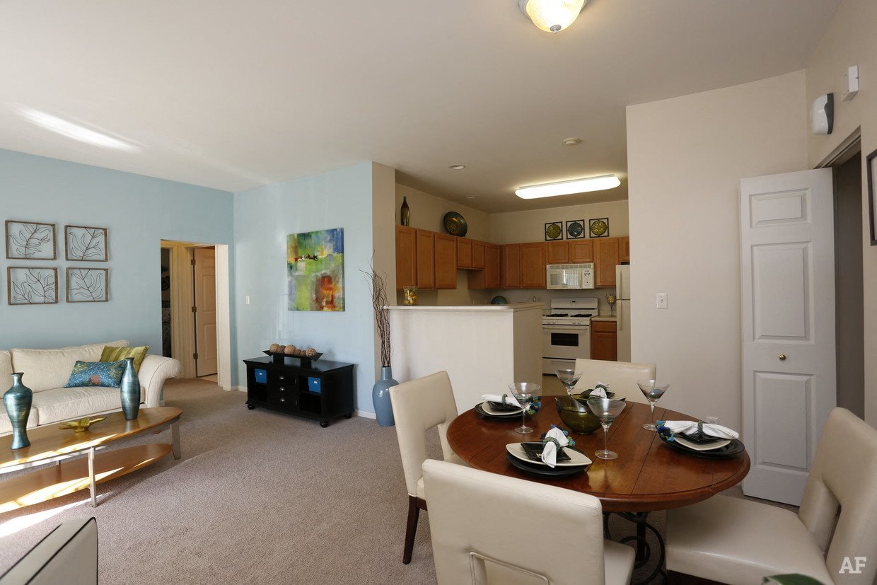 Merrillville, IN Apartments Prairie Point Photos