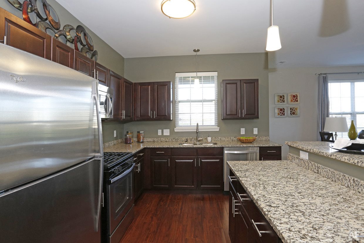 Merrillville, IN Apartments Prairie Point Photos