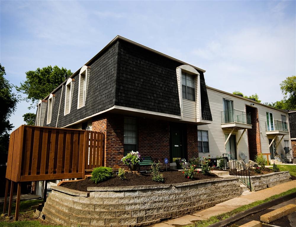 Photos and Video of Whispering Lake Apartments in Florissant, MO