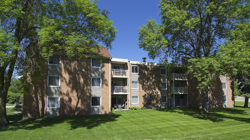 Photos and Video of Lake Grace Apartments in Chaska, MN