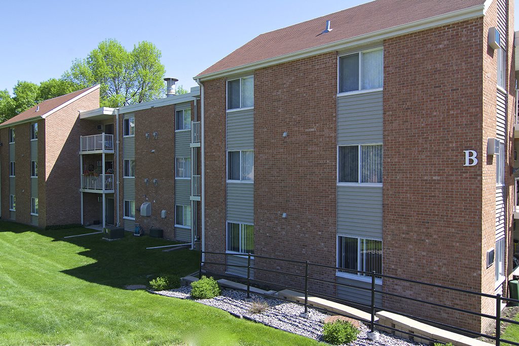 Photos and Video of Lake Grace Apartments in Chaska, MN