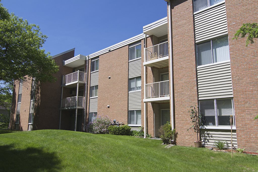 Photos and Video of Lake Grace Apartments in Chaska, MN