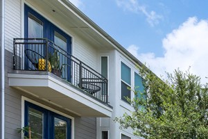 Burnet Flats Courtyard