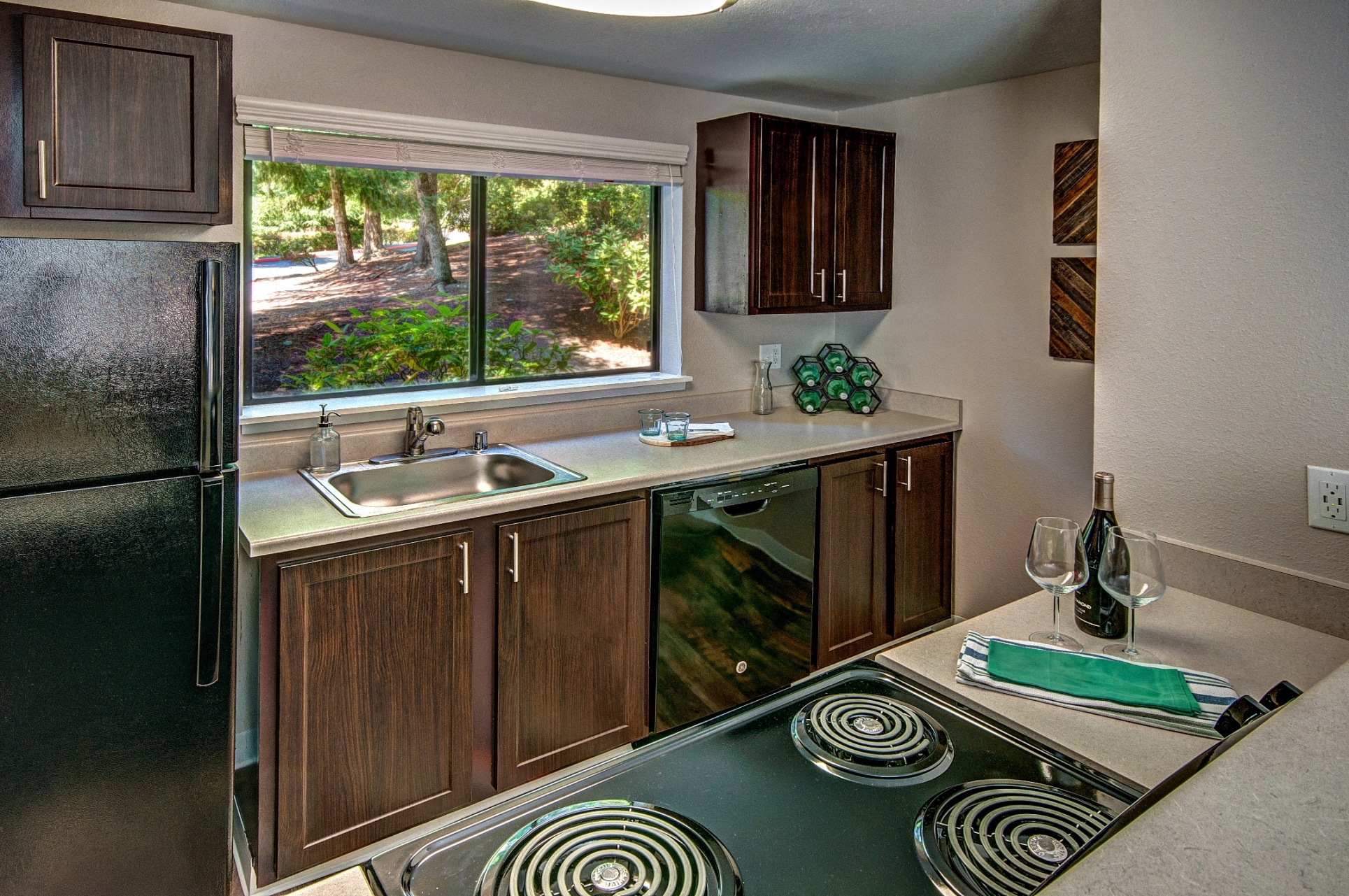 Photos and Video of Brackett Apartments in Edmonds, WA