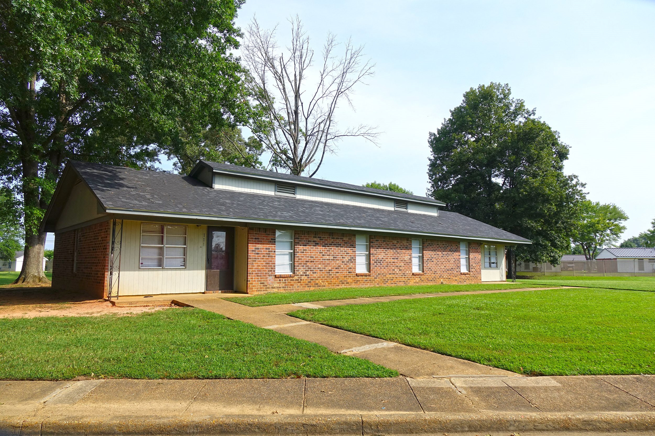 Photos and Video of Fairview Apartments in New Albany, MS