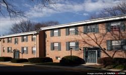 Finian's Court Apartments