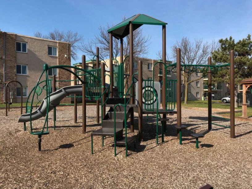 Lincoln Estates Apartments in Anoka, MN