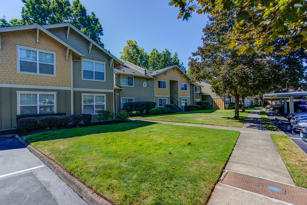 Garden outdoor at Commons at Hawthorn Village Apartments, Hillsboro, OR