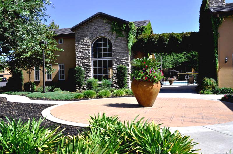 Apartments in Elk Grove Lake Point