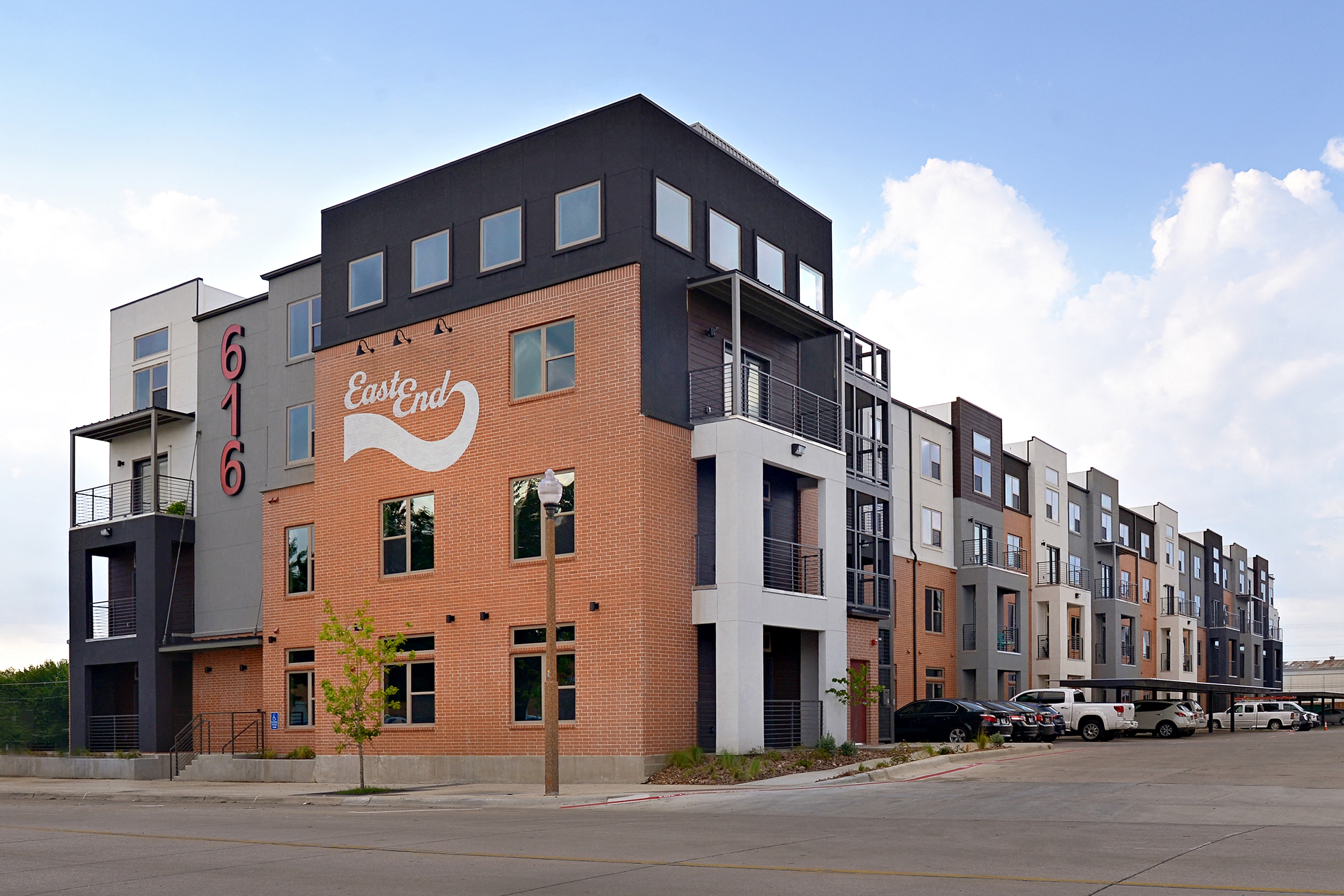 East End Lofts At The Railyard Apartments In Denton Tx [ 1334 x 3050 Pixel ]