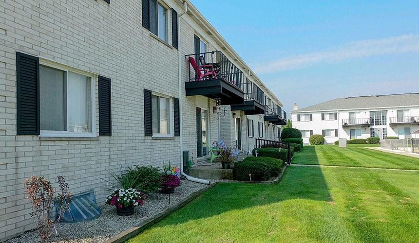 Apartments for Rent in Westland, MI | Regents Court Apartments