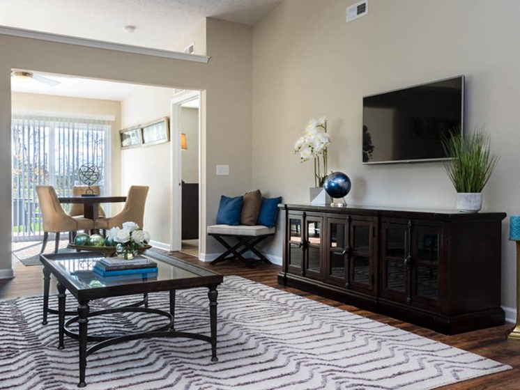 Newark OH Apartments Rentals Redwood River Trails Living Room