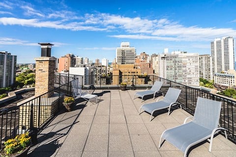 Rooftop Sundeck and BBQ at 14 West Elm Apartments, Chicago, IL 60610
