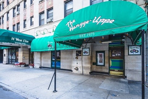 The Hangge Uppe Bar next to 14 West Elm Apartments, Illinois