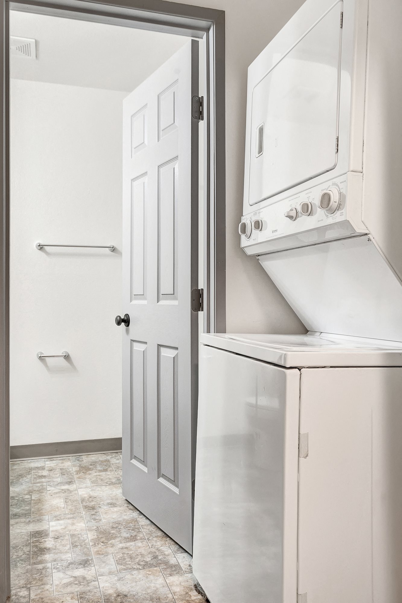 Lakeshore Park Apartments Apartments in Anchorage, AK