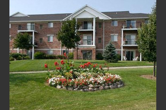 Ridgeview Highlands Apartments & Townhomes,640 Ridgeview Circle,54911,Wisconsin have Lush Green landscaping