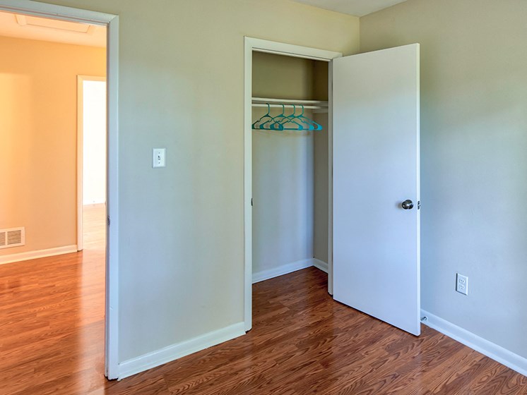 Buckroe Pointe Apartments and Townhomes closet