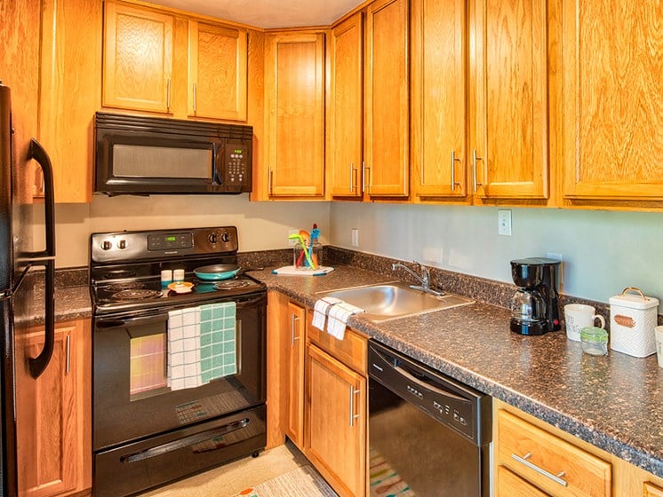 Kitchen at Buckroe Pointe Apartments Townhomes
