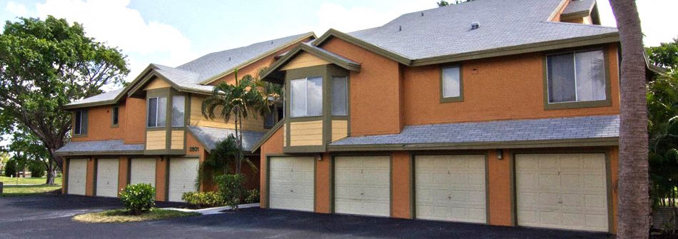 Buildings with Garages at The Villages of Banyan Grove Apartments in Boynton Beach FL