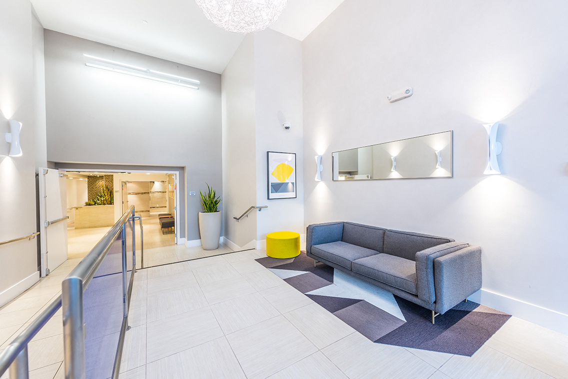Santa-Monica-Luxury-Apartments-1548-6th-Interior-lobby-Area