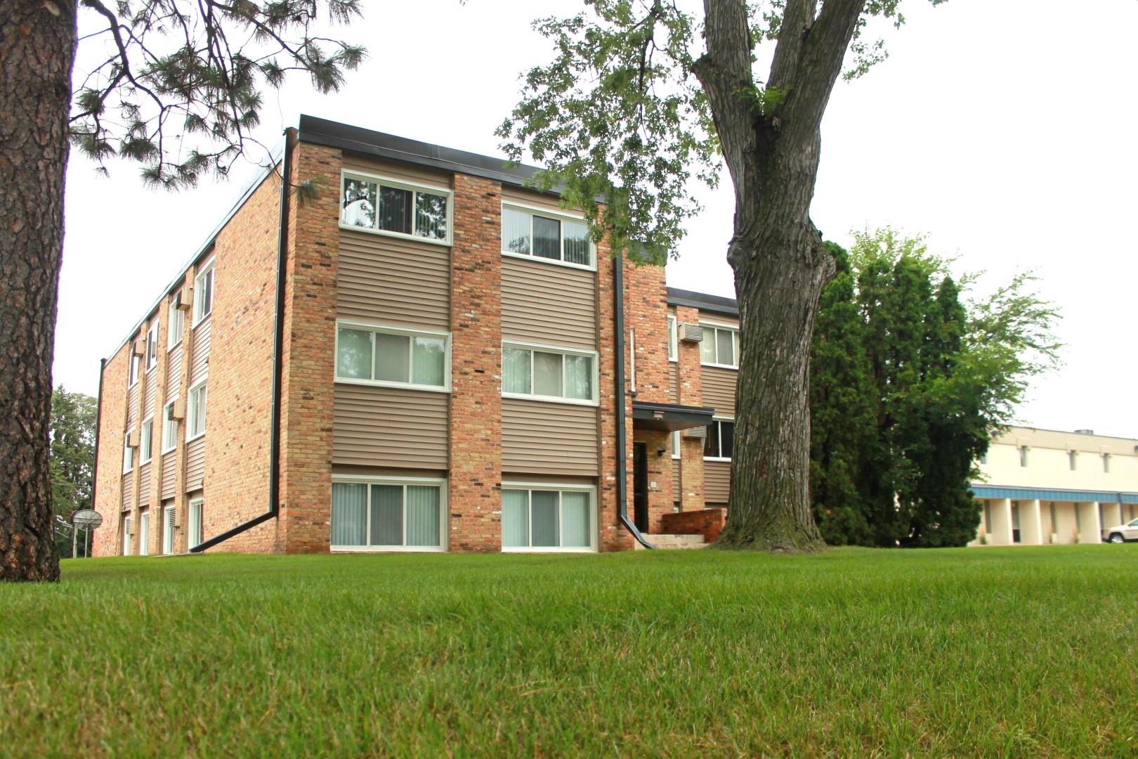 Photos and Video of 8920 Wentworth Apartments in Bloomington, MN