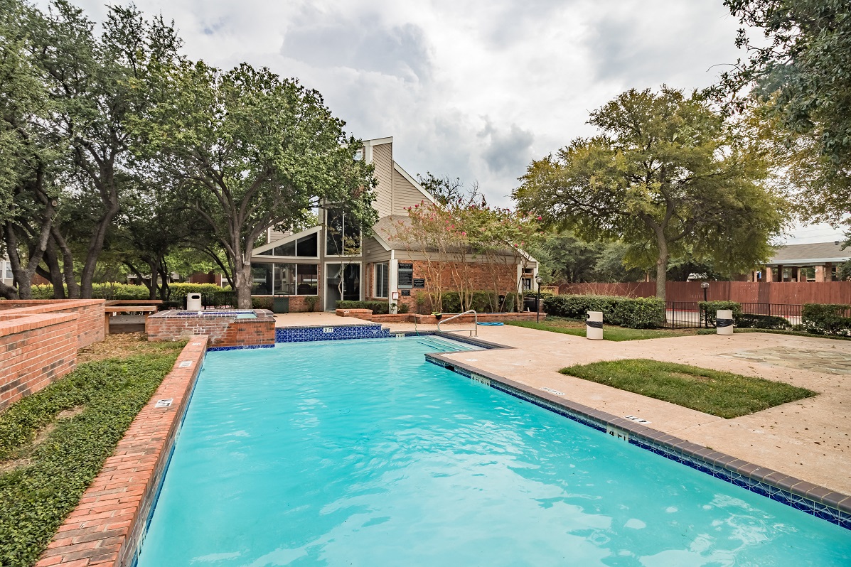 Chatham Court And Reflections Apartments In Dallas