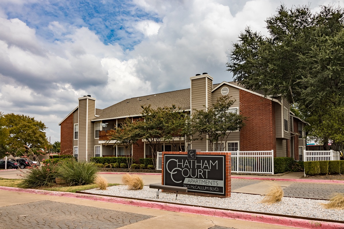 Chatham Court And Reflections Apartments In Dallas