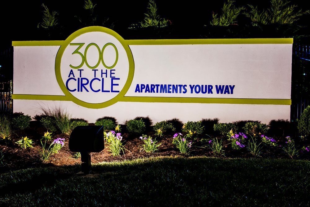 300 at the Circle Sign
