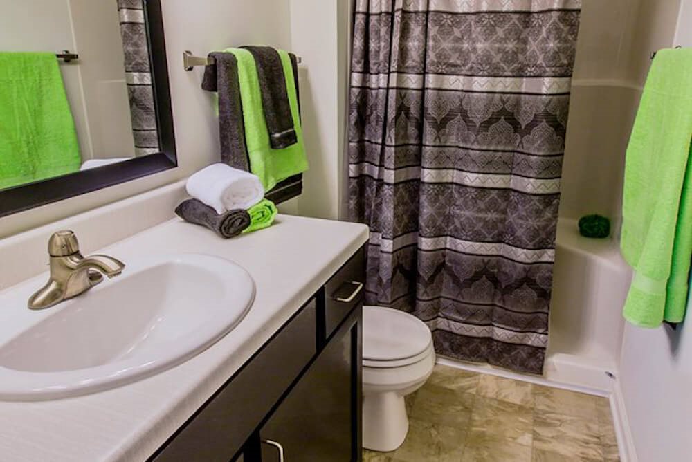 Lexingotn KY apartments with kitchen island/bar