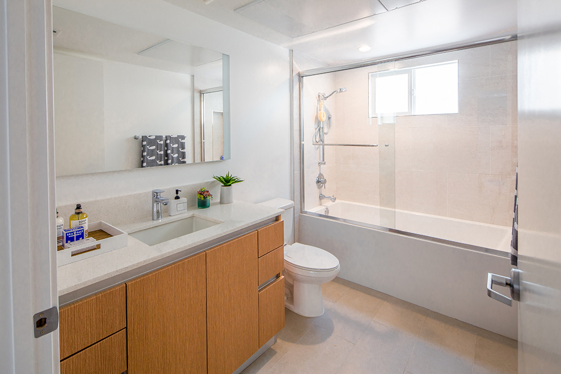 Santa-Monica-Luxury-Apartment-Pacifico-Interior-Bathroom