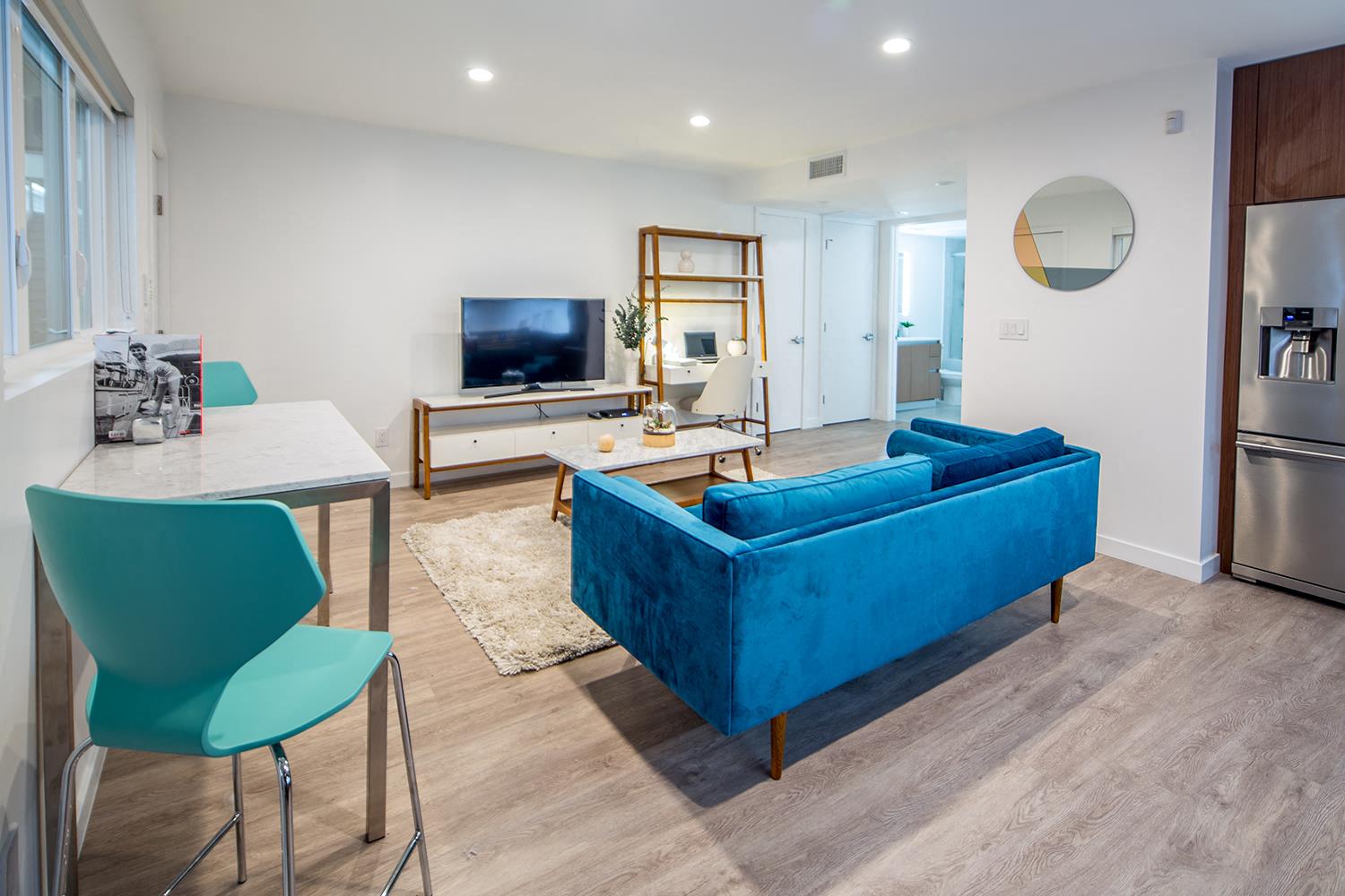 Santa-Monica-Luxury-Apartment-Pacifico-Interior-Living-Room-1