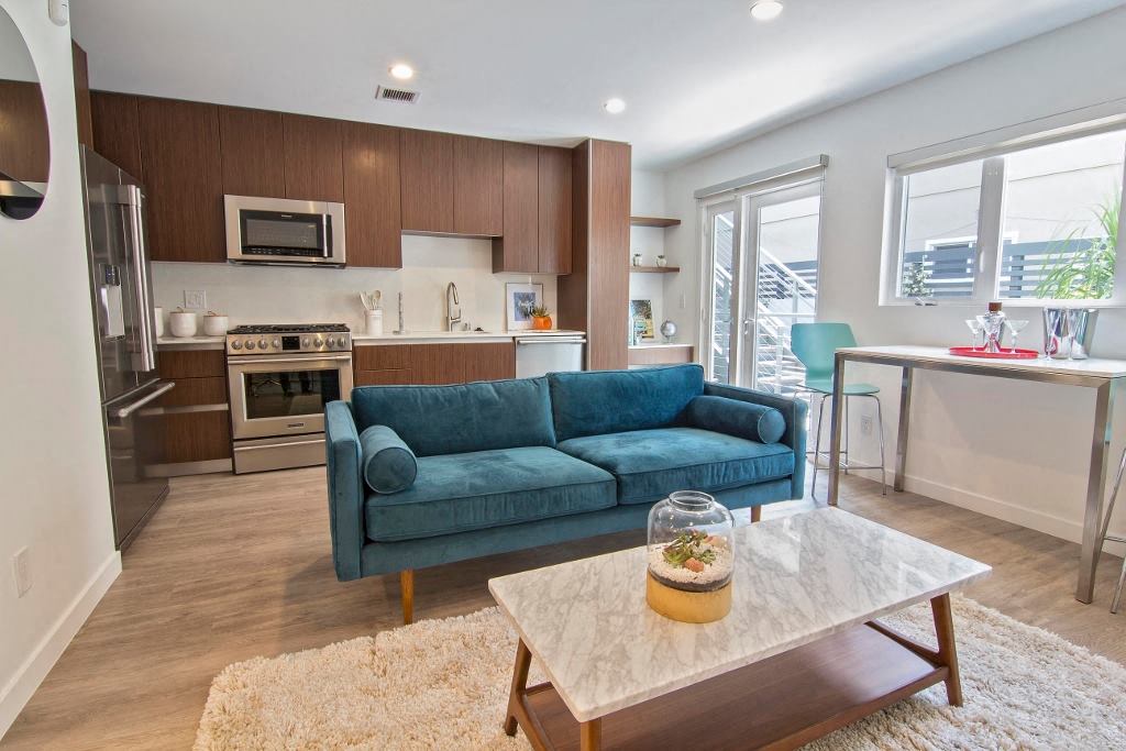Santa-Monica-Luxury-Apartment-Pacifico-Interior-Living-Room