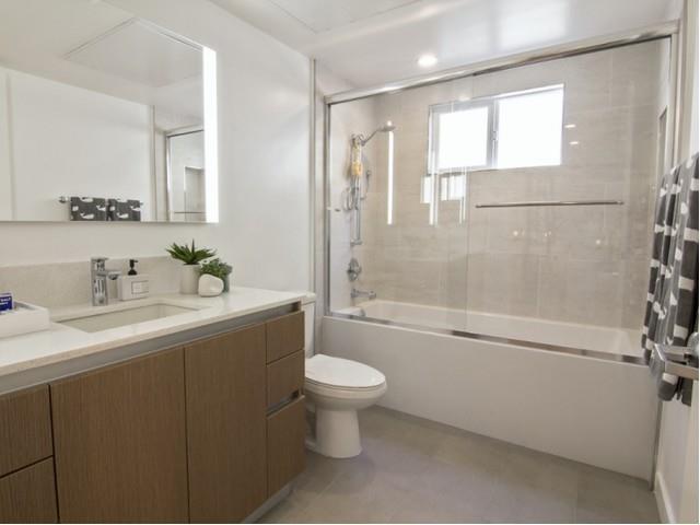Santa-Monica-Luxury-Apartments-Pacifico-Interior-bathroom-2