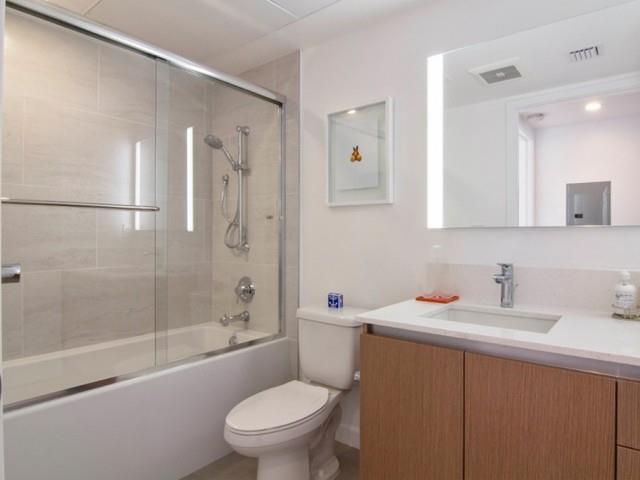 Santa-Monica-Luxury-Apartments-Pacifico-Interior-bathroom