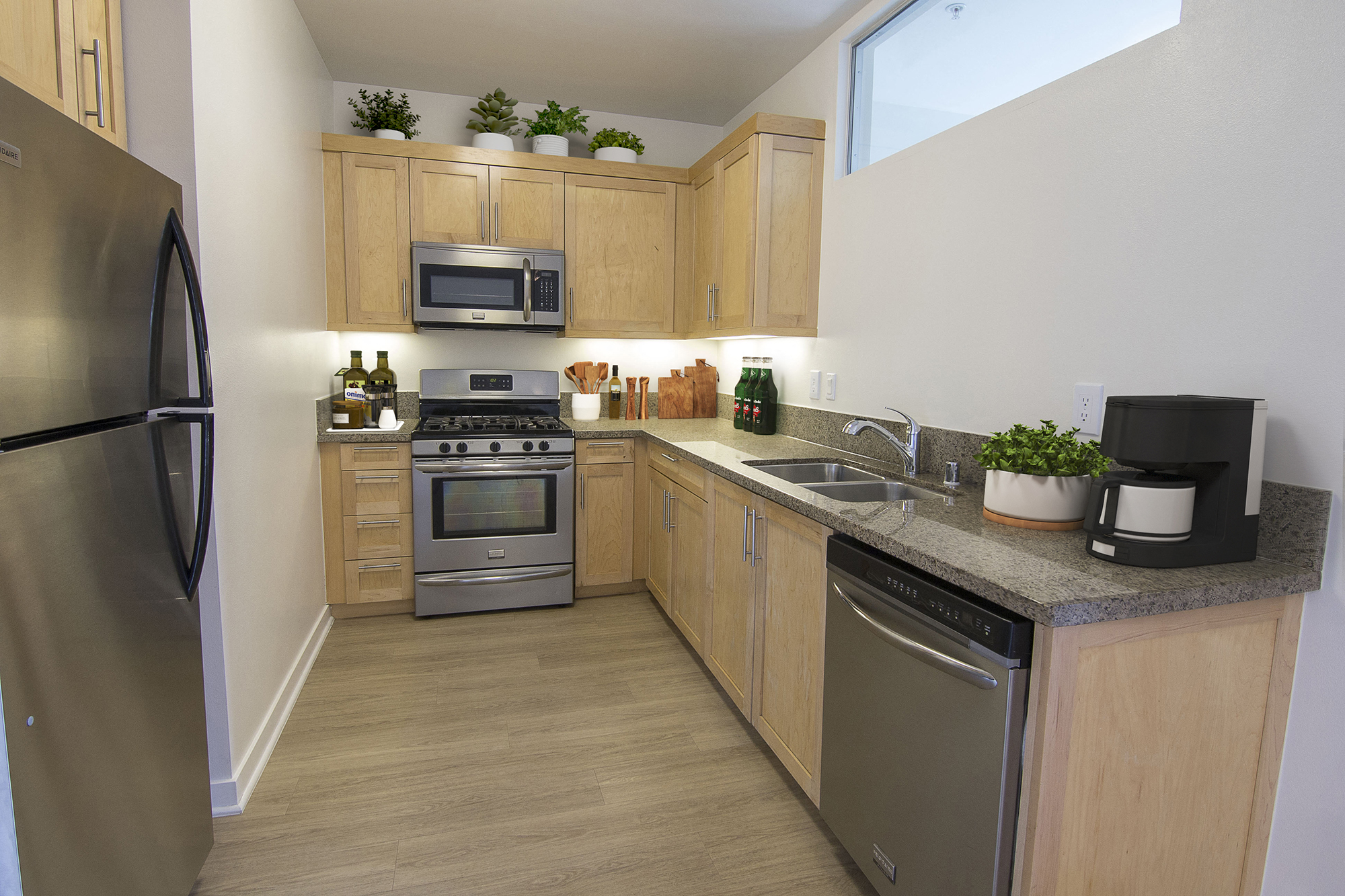 West-Los-Angeles-Apartments-NMS-1759-Beloit-flat 3bedroom kitchen