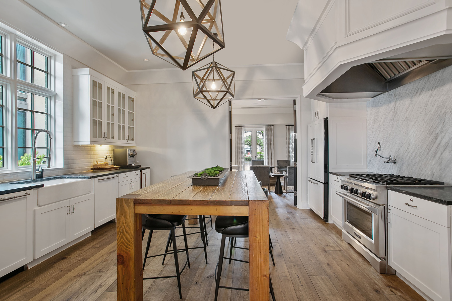 Peachtree Road apartments in Buckhead - The Residence Buckhead Atlanta - Mansion Kitchen