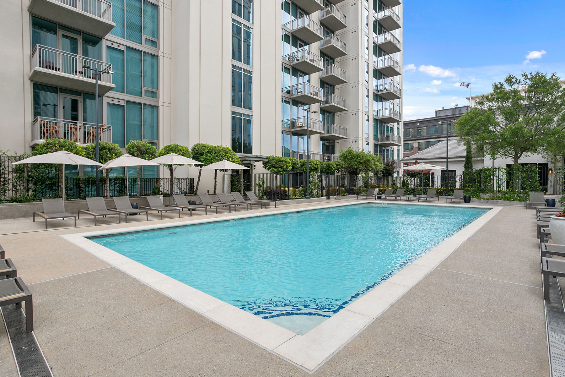 Buckhead Atlanta apartments near CBRE - The Residence Buckhead Atlanta - Pool
