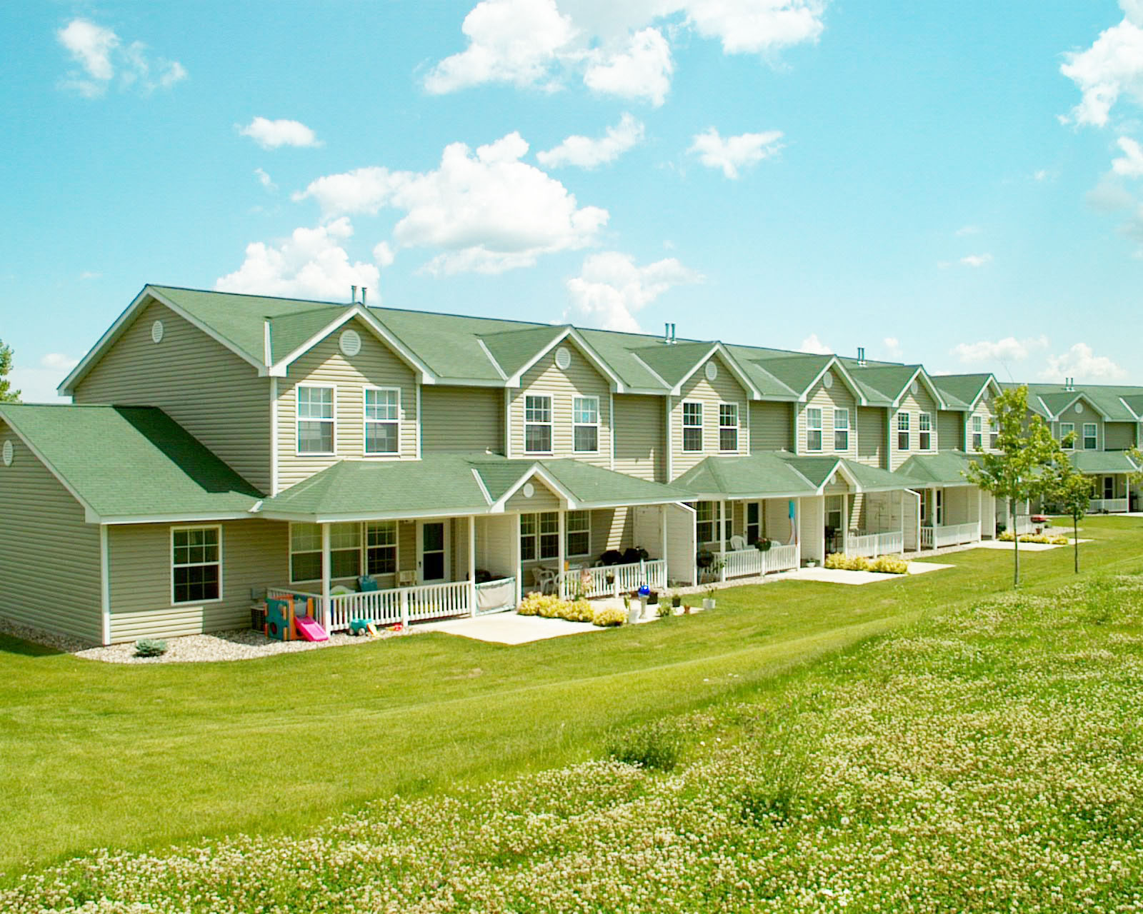 Woodland Townhomes Apartments in Mahtomedi, MN