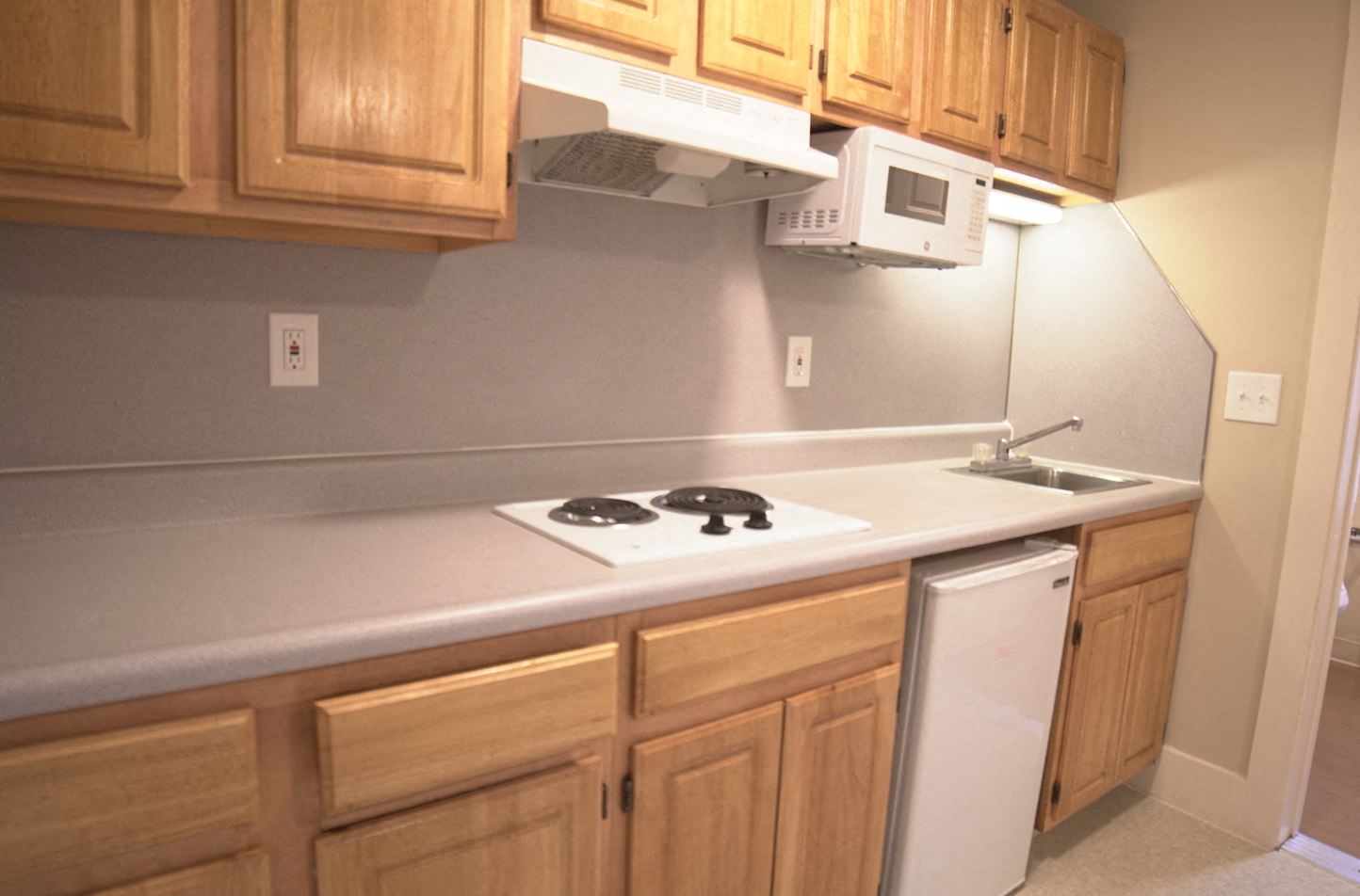 Lorraine Kitchen Angle 1