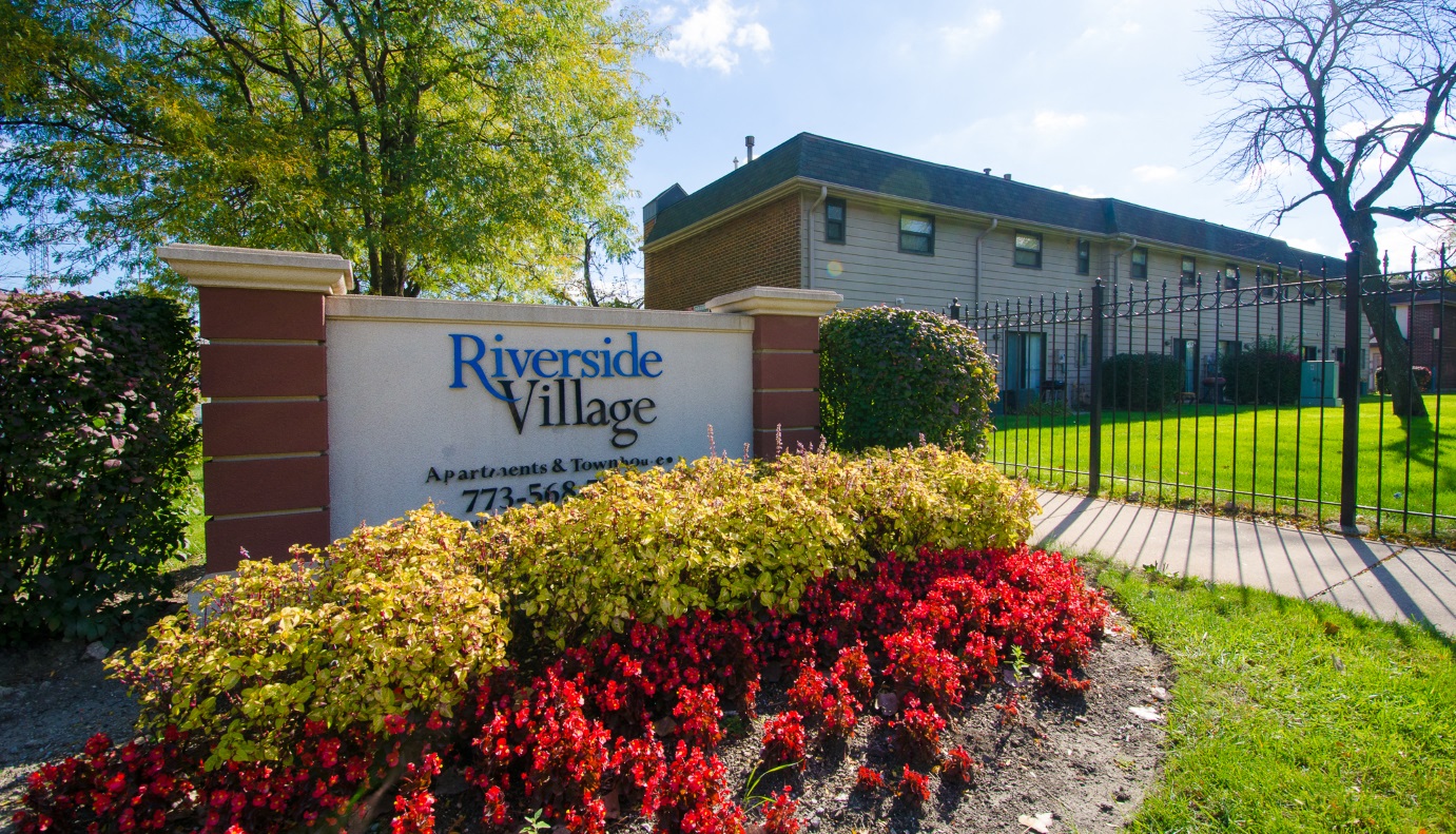 Riverside Village | Apartments in Chicago, IL