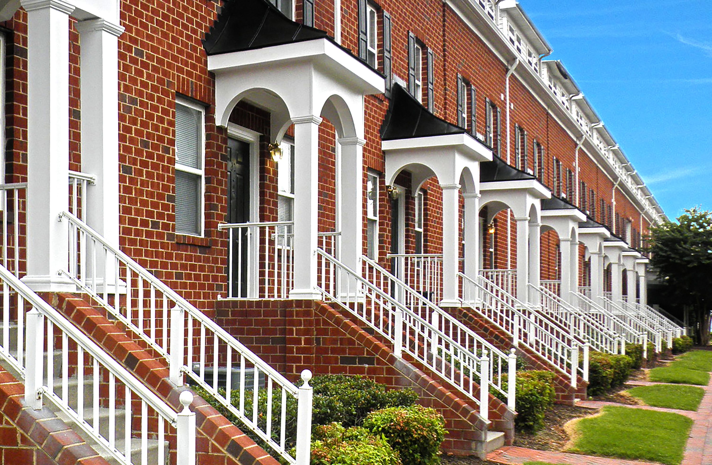 exterior view of Marshall Park Townhomes apartments near VCU in Richmond VA