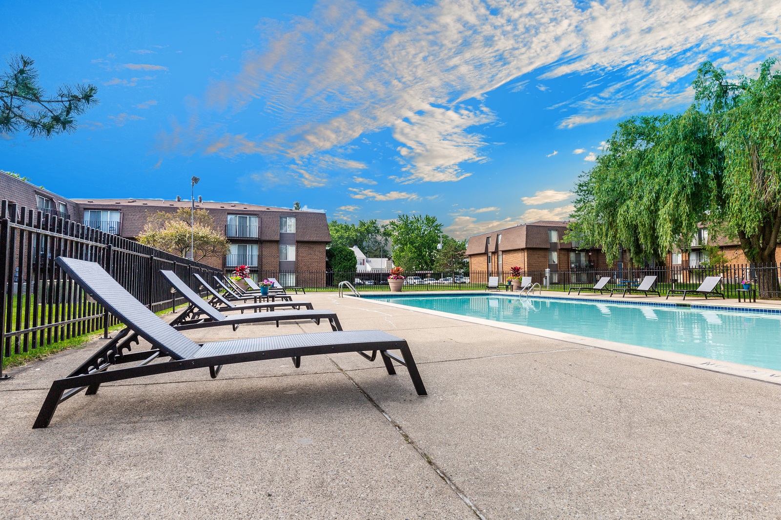 Apartments in Harrison Township, MI Drawbridge Apartments