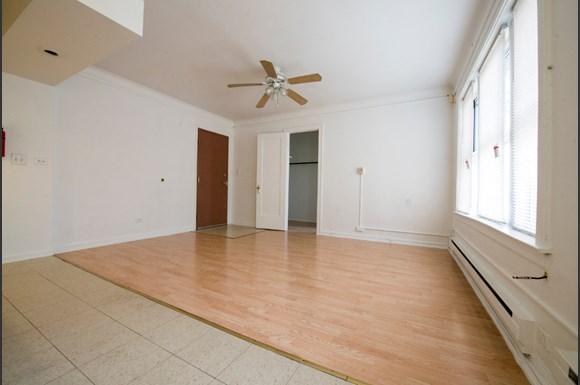 Austin Apartments for rent in Chicago | 5957 W Madison Living Room