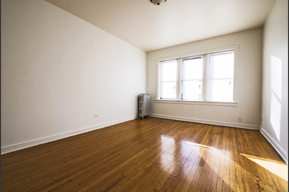 South Shore Apartments for rent in Chicago | 7419 S Phillips Living Room