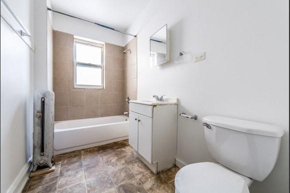 7801 S Yates Blvd Apartments Chicago Bathroom