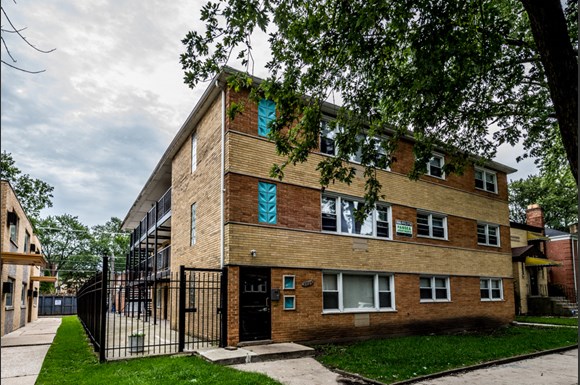 Chatham Apartments for rent in Chicago | 8345 S Drexel Ave