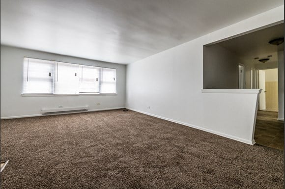Chatham Apartments for rent in Chicago | 8345 S Drexel Ave Living Room